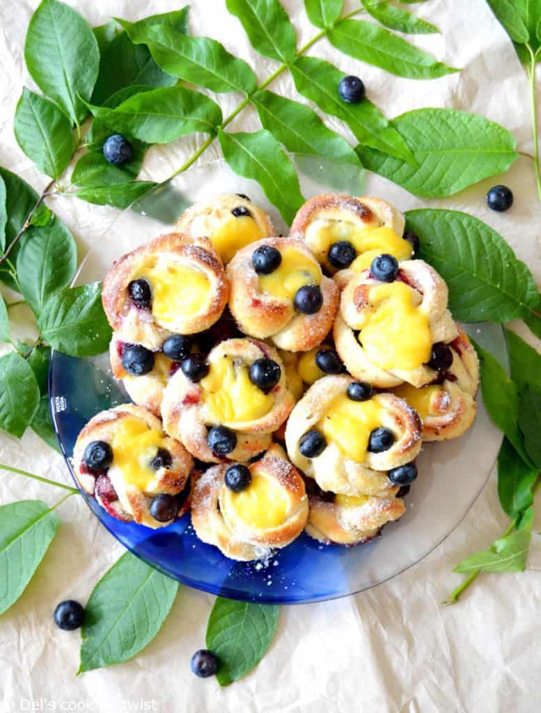 Swedish Blueberry Vanilla Buns (Blåbärsbullar) — Del's cooking twist