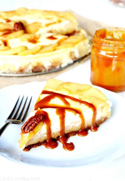 https://www.delscookingtwist.com/wp-content/uploads/2015/11/Salted-Caramel-Apple-Cheesecake_0437_1ter-416x601.jpg