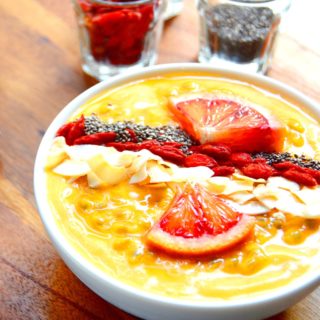 This mango smoothie bowl is colorful, packed with vitamins, and has an irresistible tropical touch. Vegan and healthy, it is garnished with superfood ingredients that will lift up your mood and keep you energized for the day!