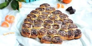 Chocolate-orange sweet roll christmas tree