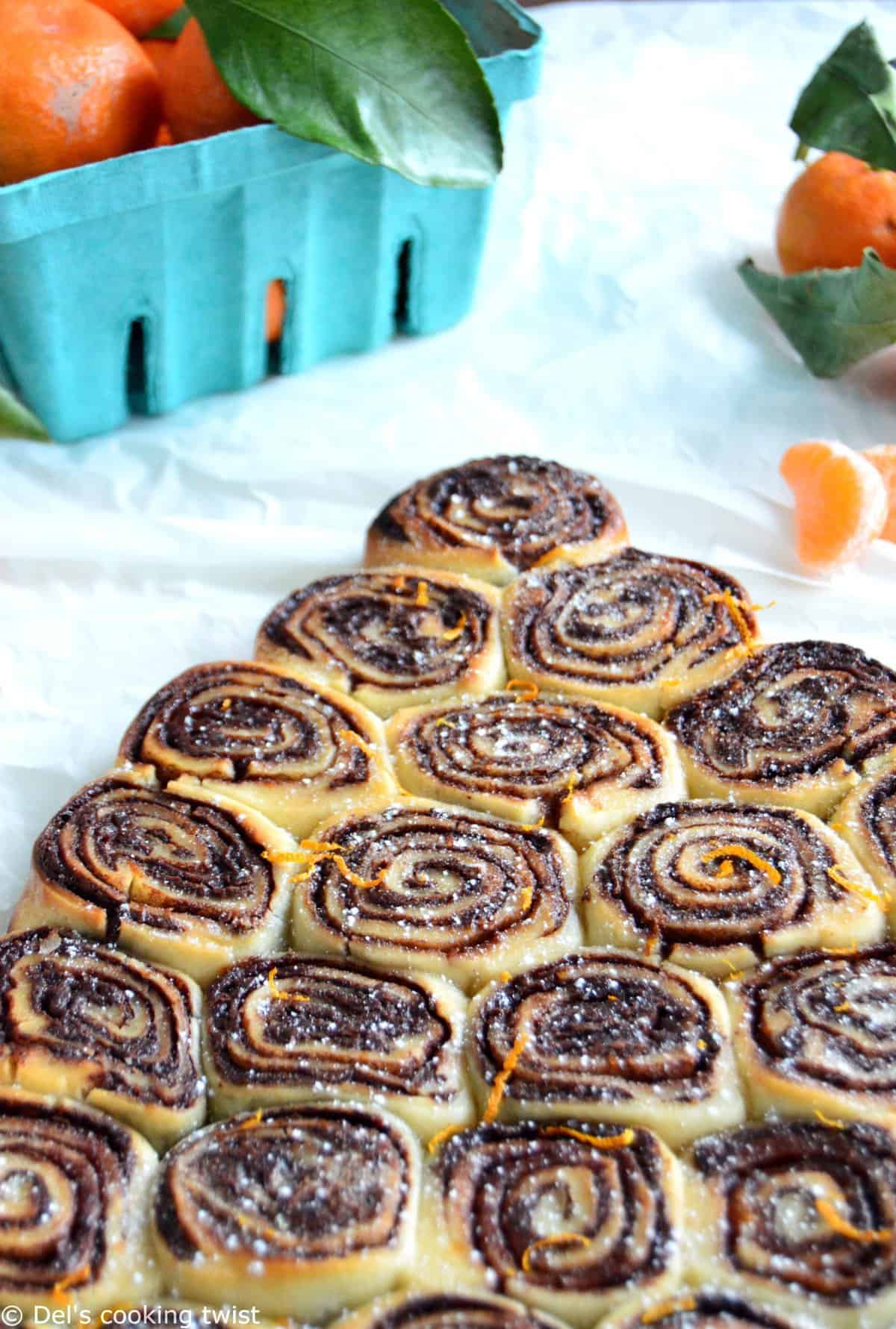 Chocolate-orange sweet roll christmas tree