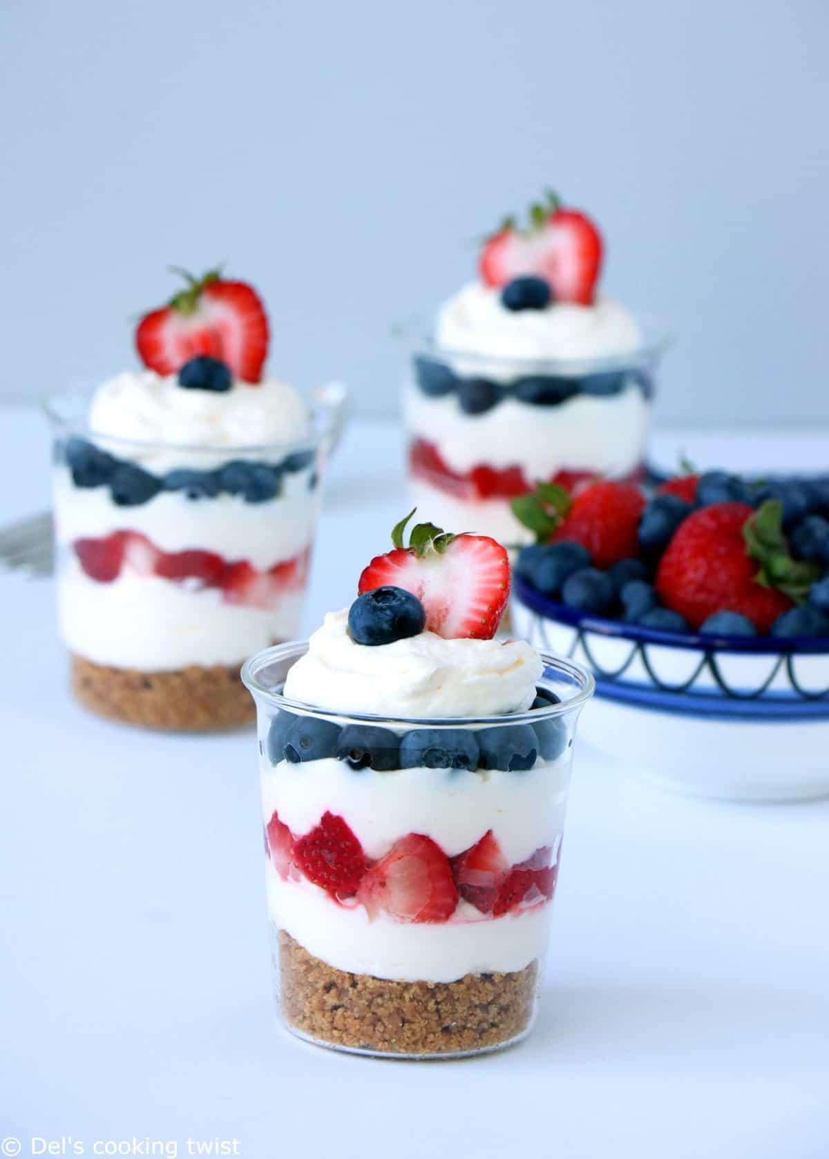 Cheesecakes aux fruits rouges en verrines - Del's cooking twist