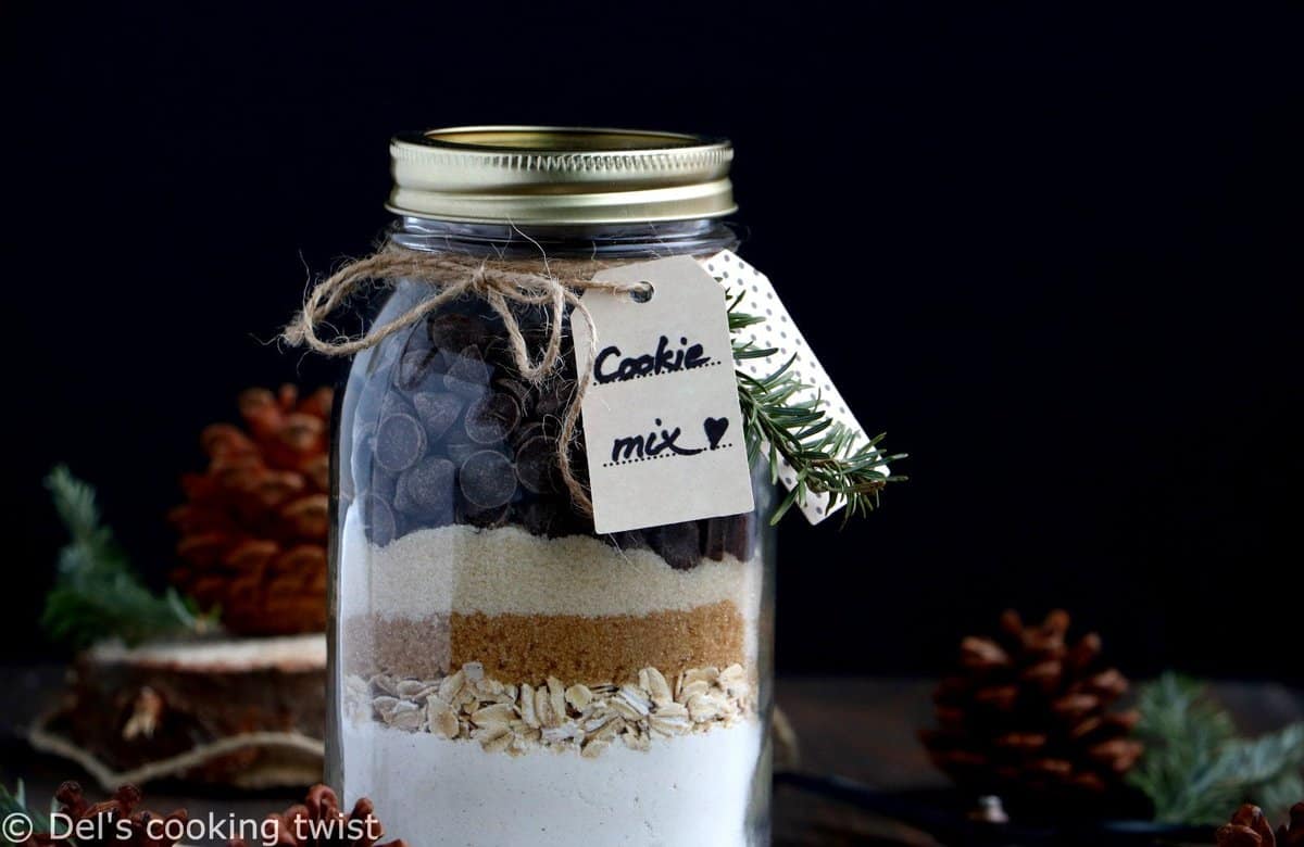 How to make DIY mason jar cookie mix gifts!