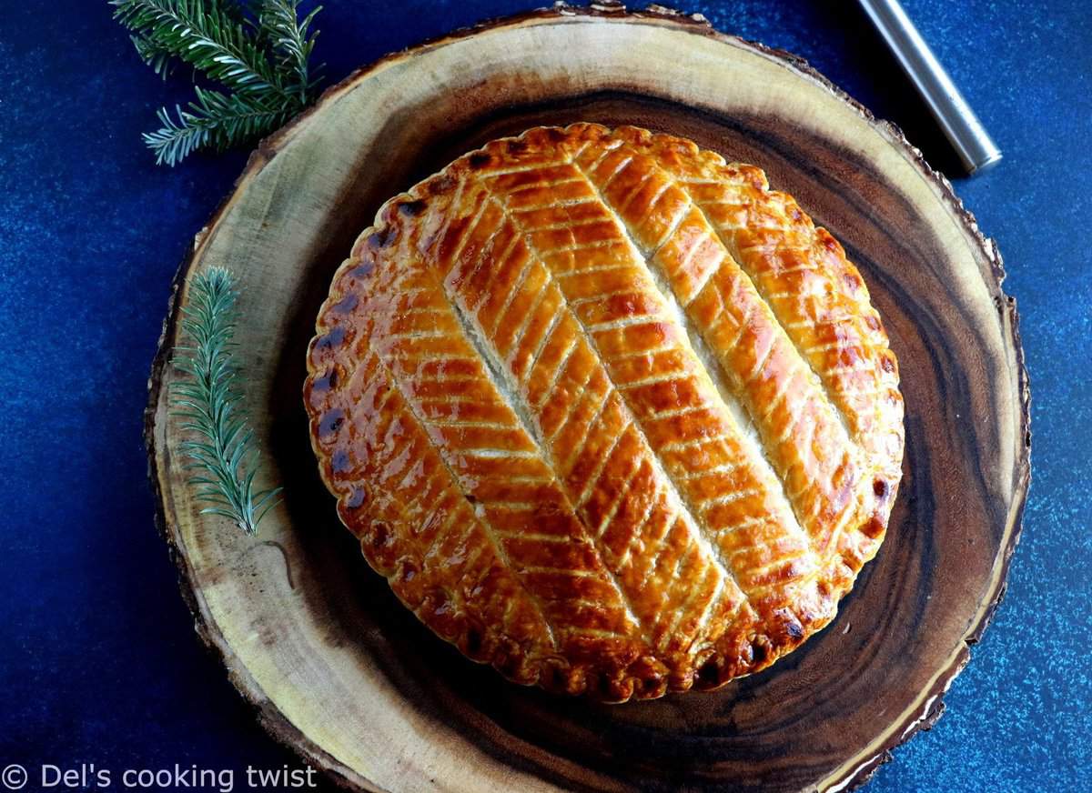 Galette des Rois frangipane au chocolat et fève Tonka