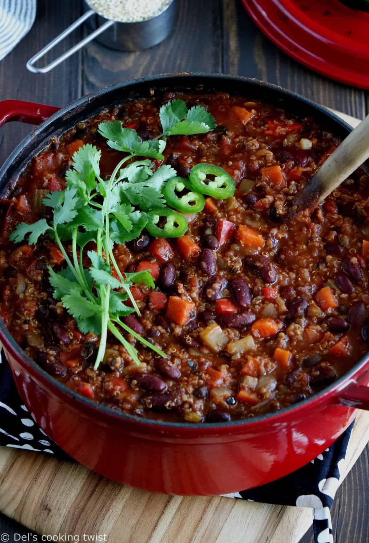 One-Pot Vegan Quinoa Chili (Gluten Free) - Del's cooking twist