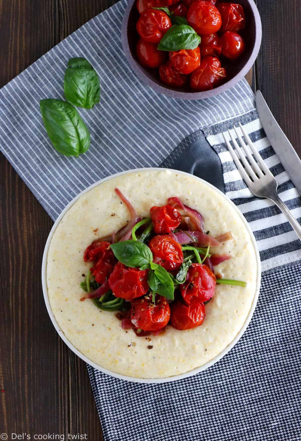 Polenta au chèvre, tomates cerises rôties et épinards