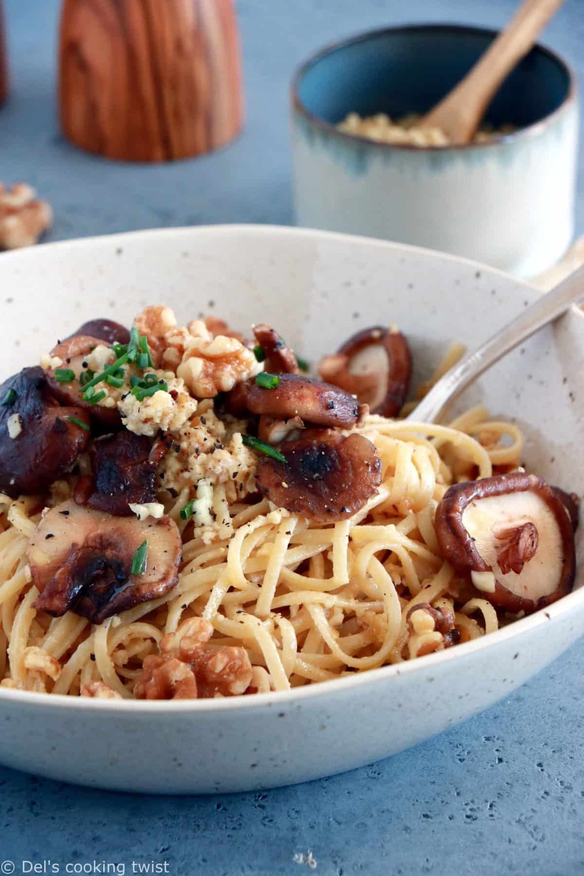 Garlic Mushrooms with Walnut Pesto Pasta