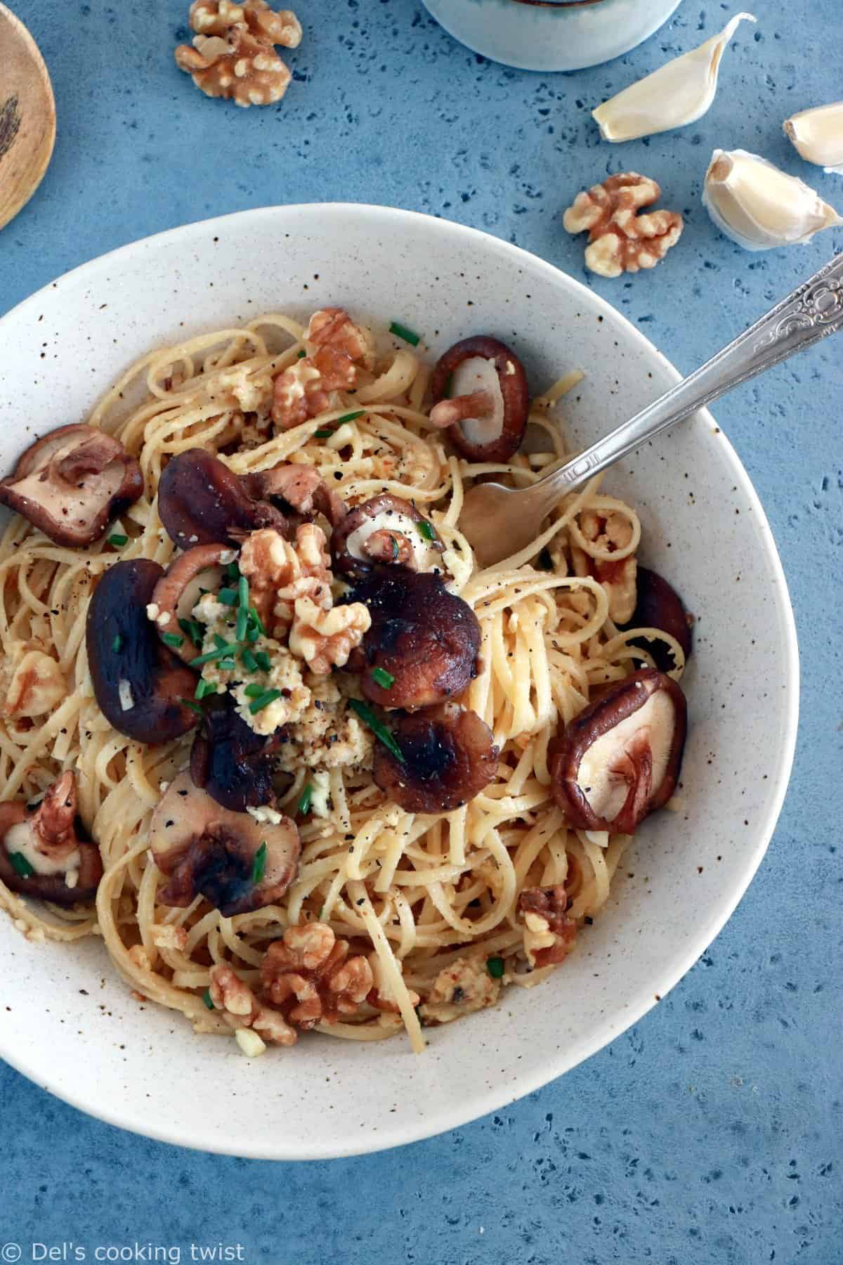 Garlic Mushrooms with Walnut Pesto Pasta