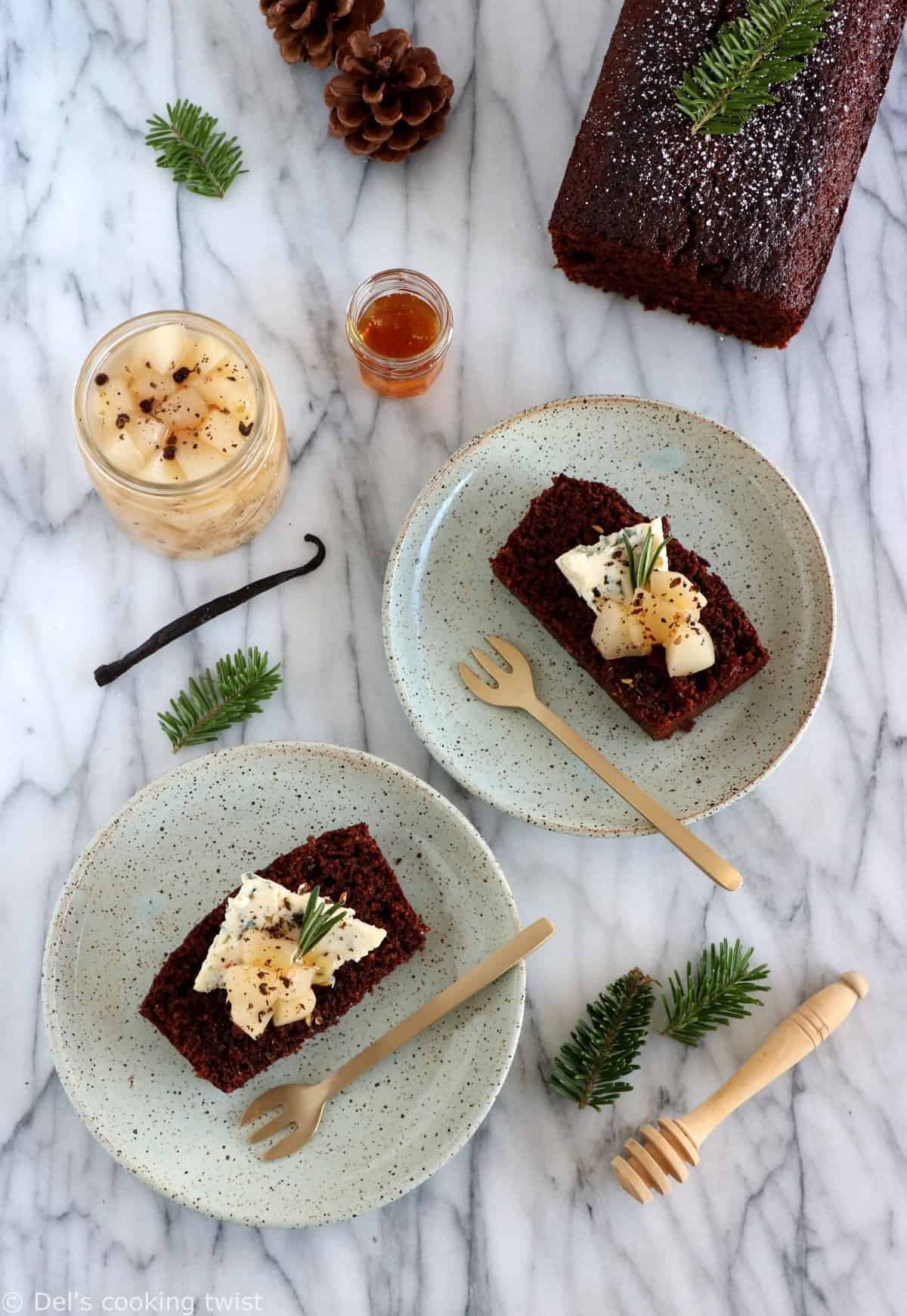 Toasts de pain d'épices, poires et gorgonzola