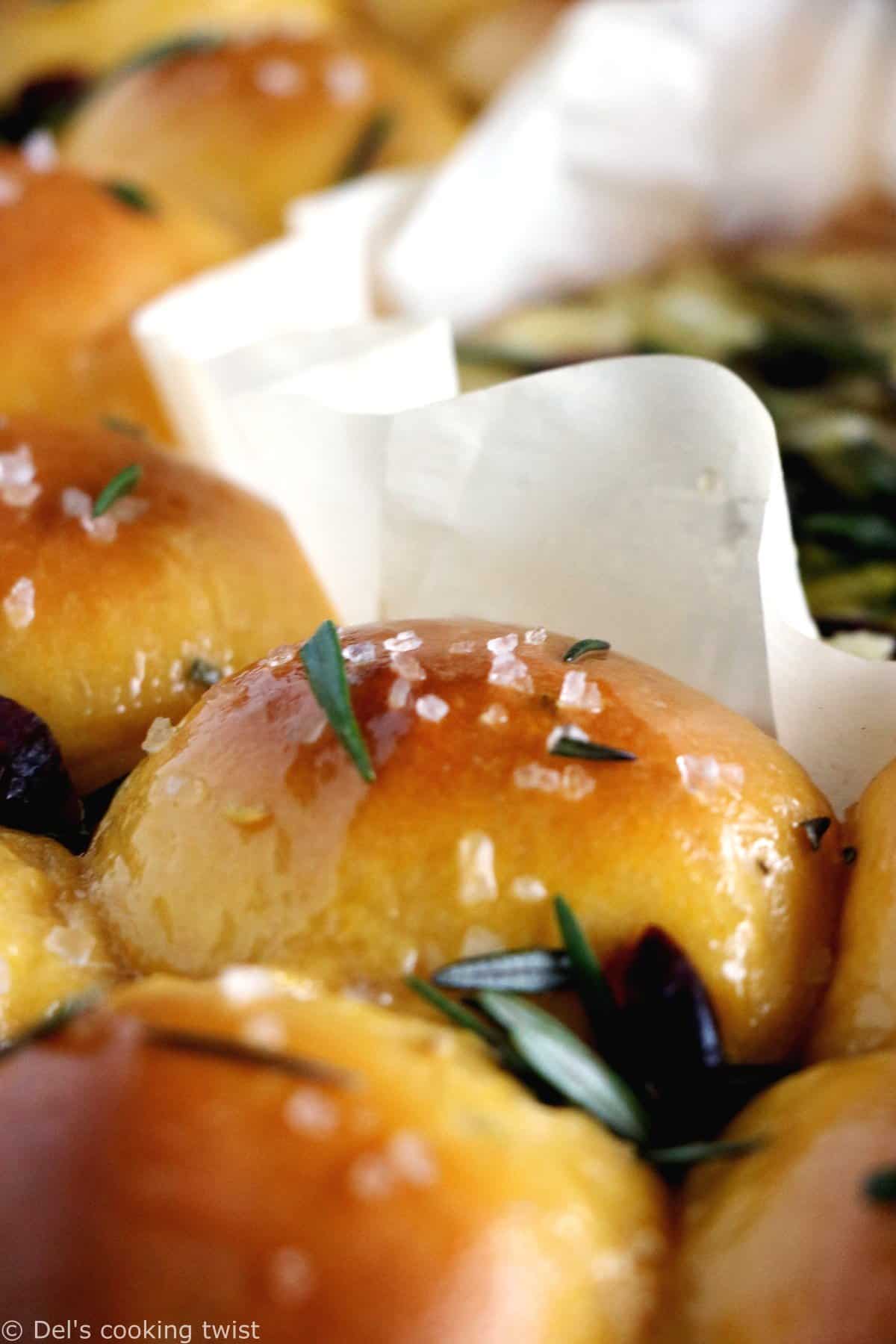 Couronne de petits pains à la patate douce et camembert rôti