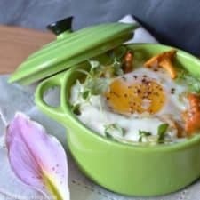 Baked Eggs with Chanterelles & Thyme image