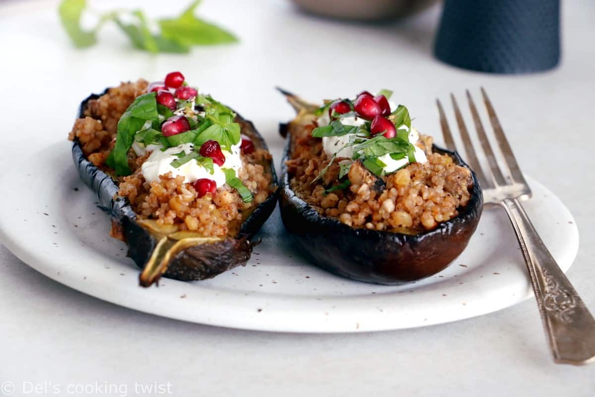 Aubergines farcies au quinoa et sauce au yaourt à la menthe (sans gluten)