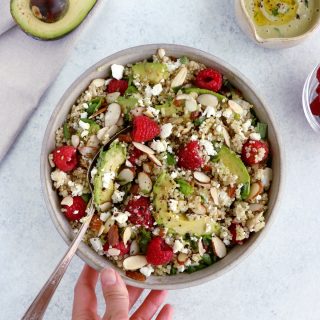 Salade de quinoa, avocat et framboises