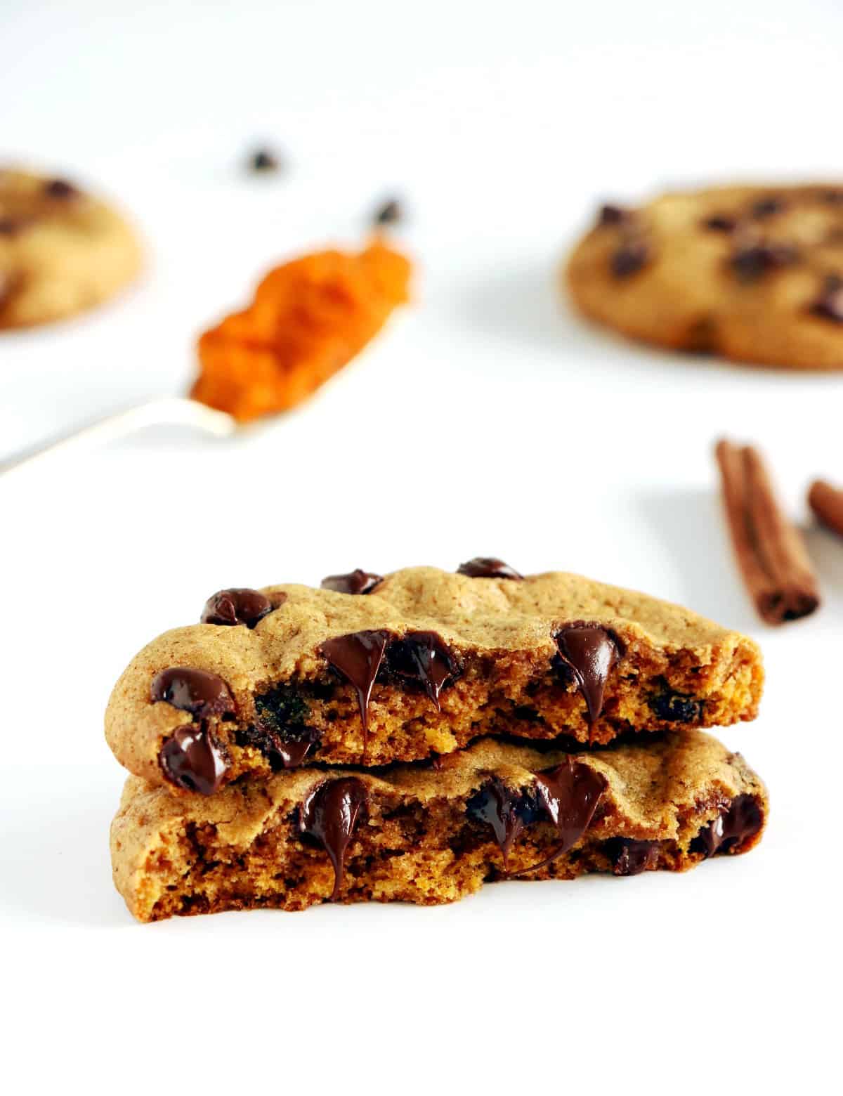 Best ever Pumpkin Chocolate Chip Cookies. Soft and chewy in texture (not cakey), loaded with chocolate chips and packed with cozy spices. A must try this fall!