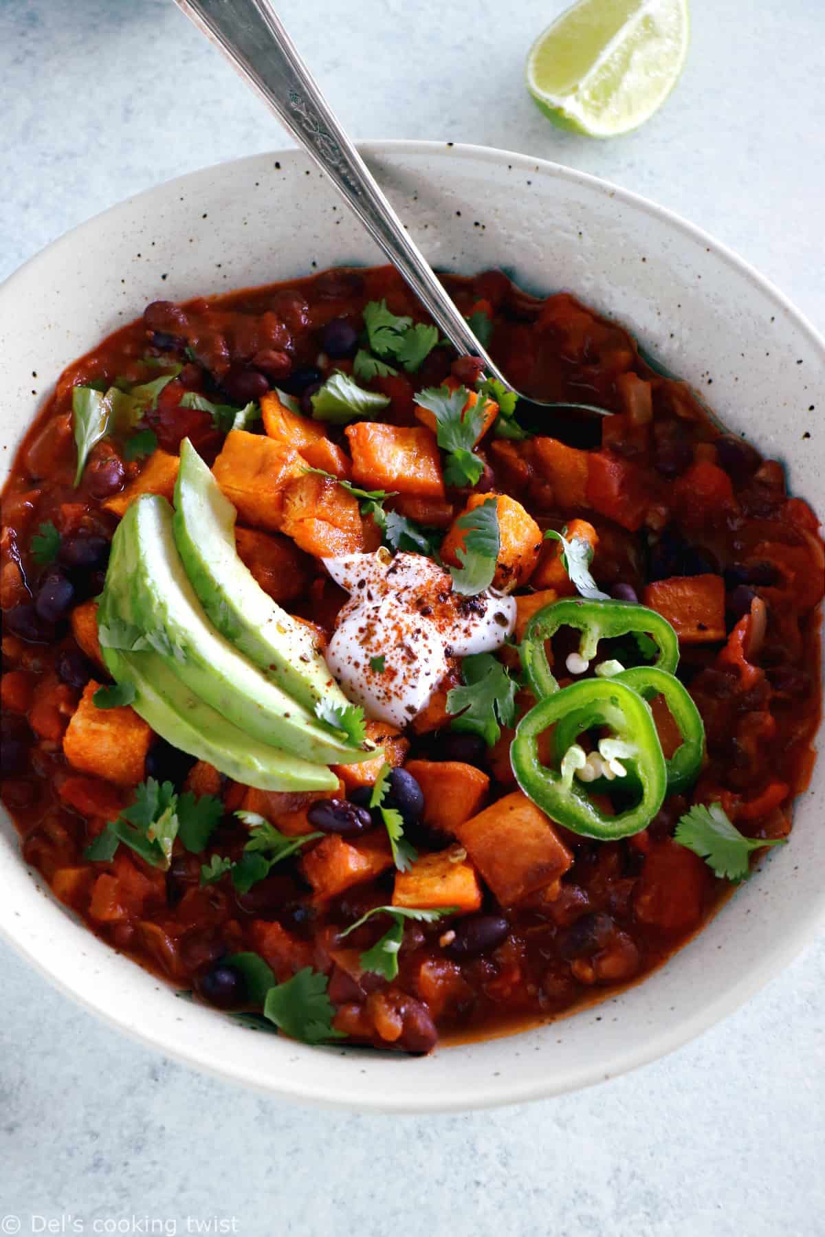 Quinoa bowl aux patates douces et haricots noirs - Del's cooking twist