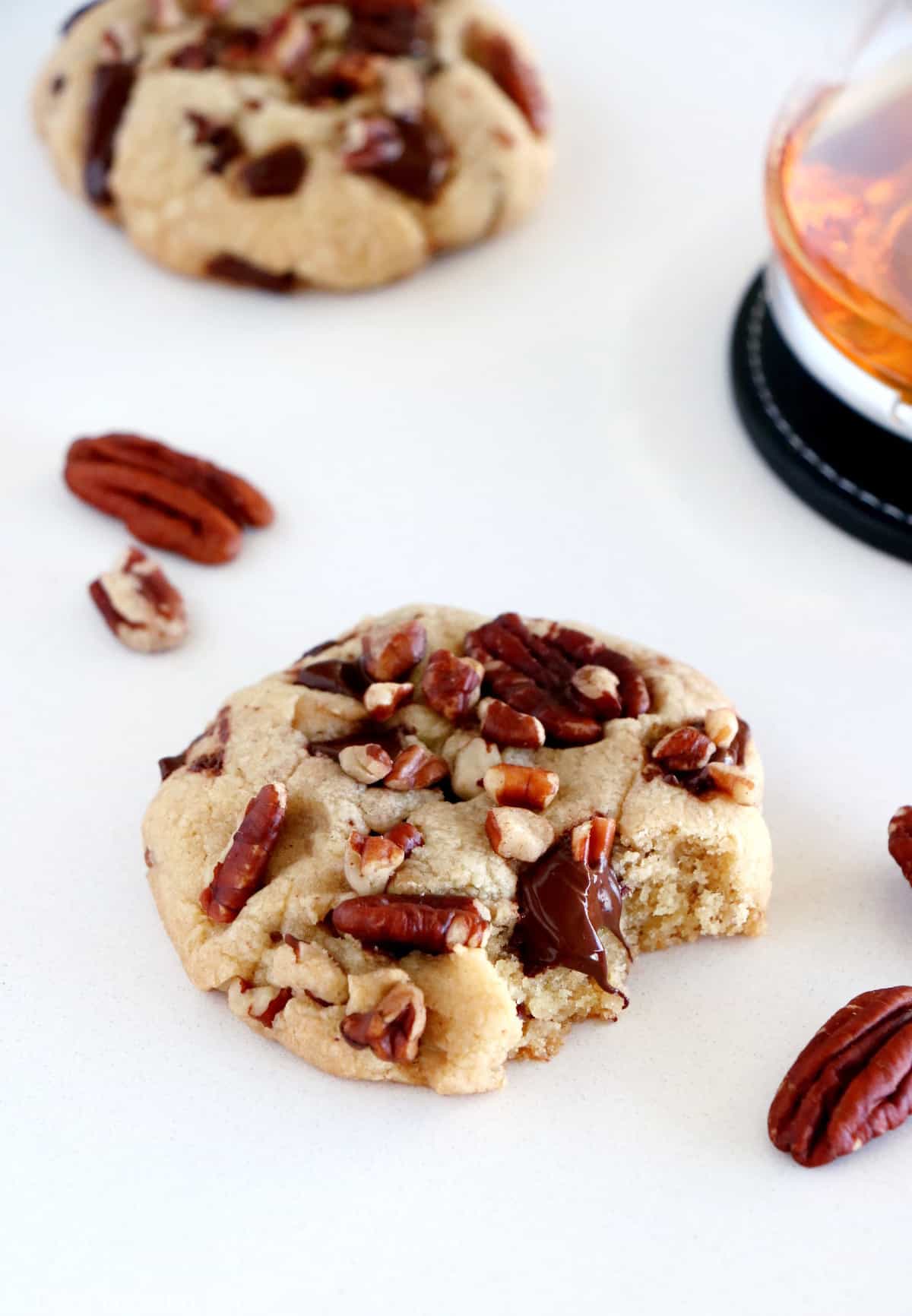 These Pecan Bourbon chocolate chunk cookies are a very festive little treat. Prepared with pecans, dark chocolate chunks and a splash of Bourbon, they are just perfect for Thanksgiving or the holiday season.