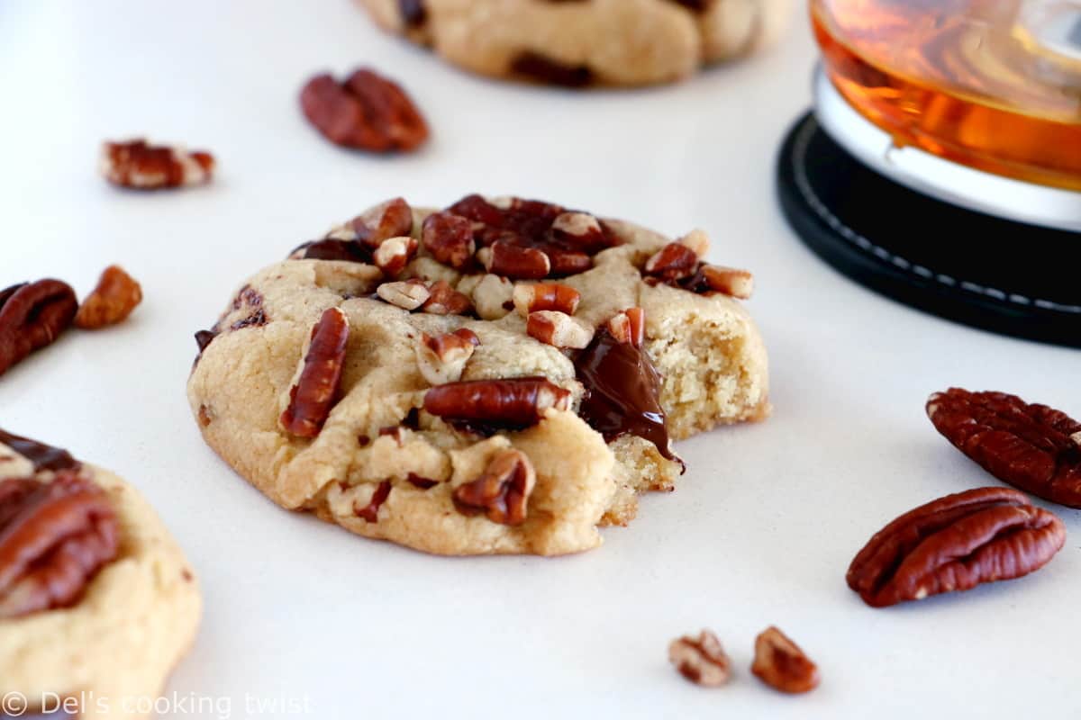 These Pecan Bourbon chocolate chunk cookies are a very festive little treat. Prepared with pecans, dark chocolate chunks and a splash of Bourbon, they are just perfect for Thanksgiving or the holiday season.