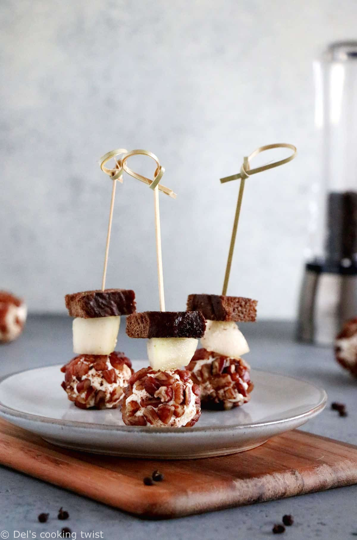 Pecan & Herb Cheese Ball Bites