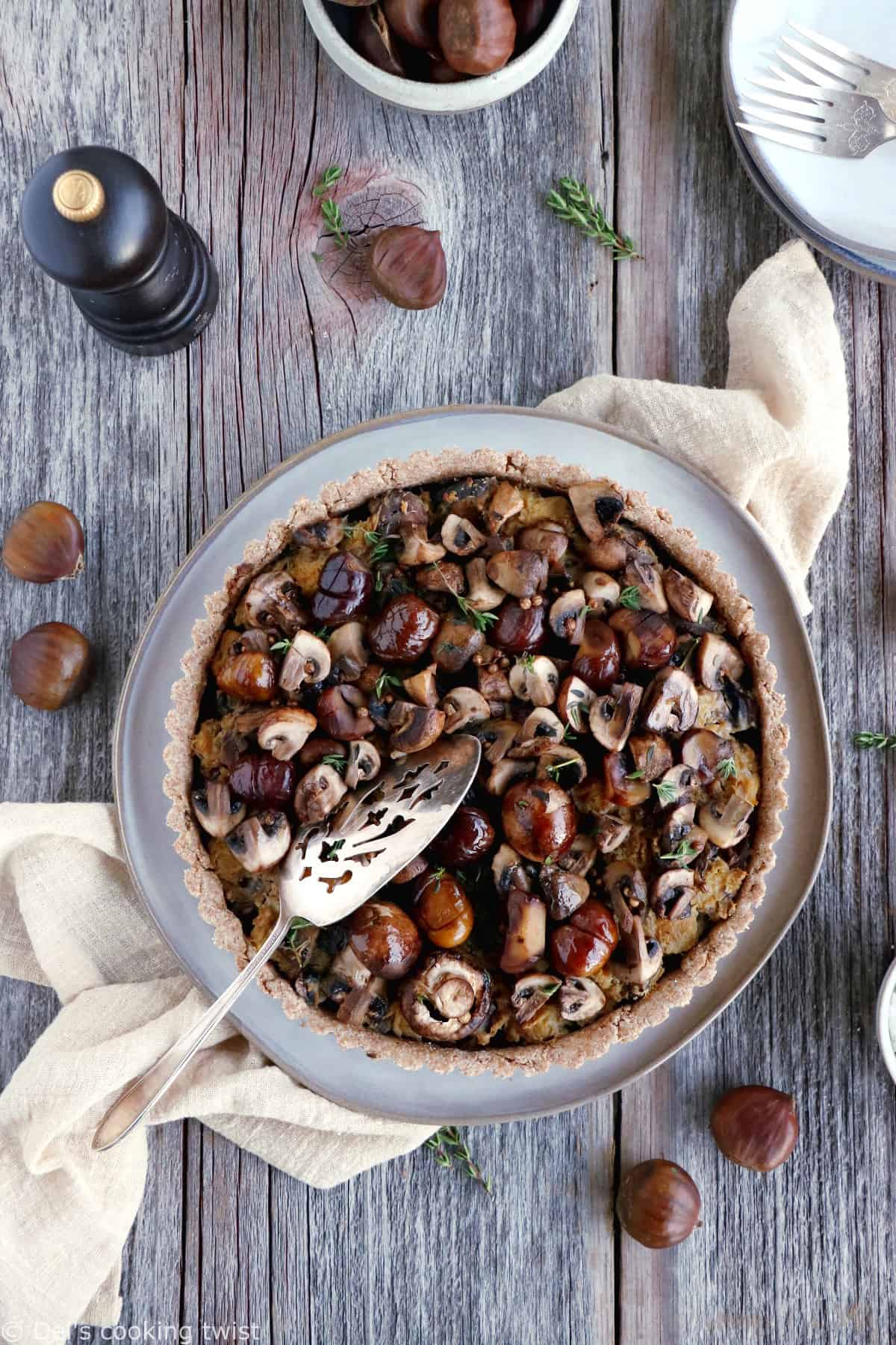 Cette tarte aux châtaignes et champignons à la farine complète sur une base de ricotta constitue un plat végétarien à la fois sain et nourissant.