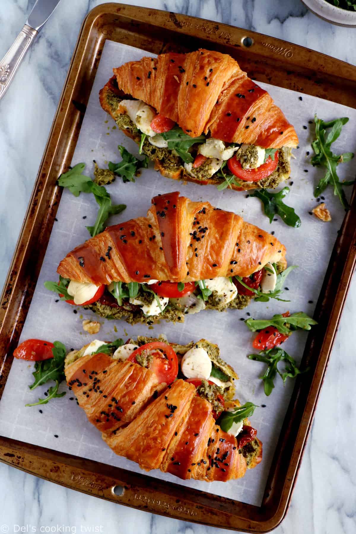 https://www.delscookingtwist.com/wp-content/uploads/2020/04/Caprese-Croissant-Breakfast-Sandwich_5.jpg