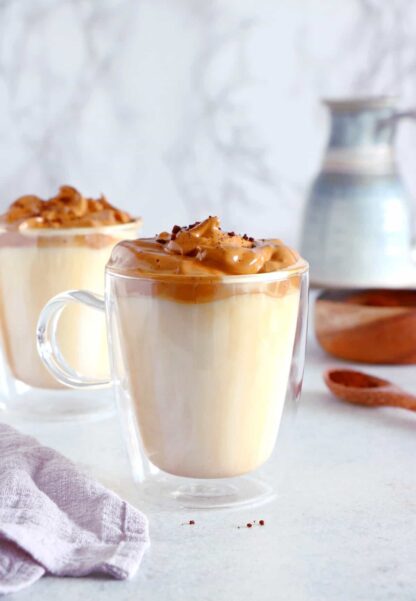 Learn how to prepare homemade whipped coffee from scratch, with a mushroom coffee option. Ready in minutes and prepared with only 3 ingredients, this Dalgona coffee is a must try!