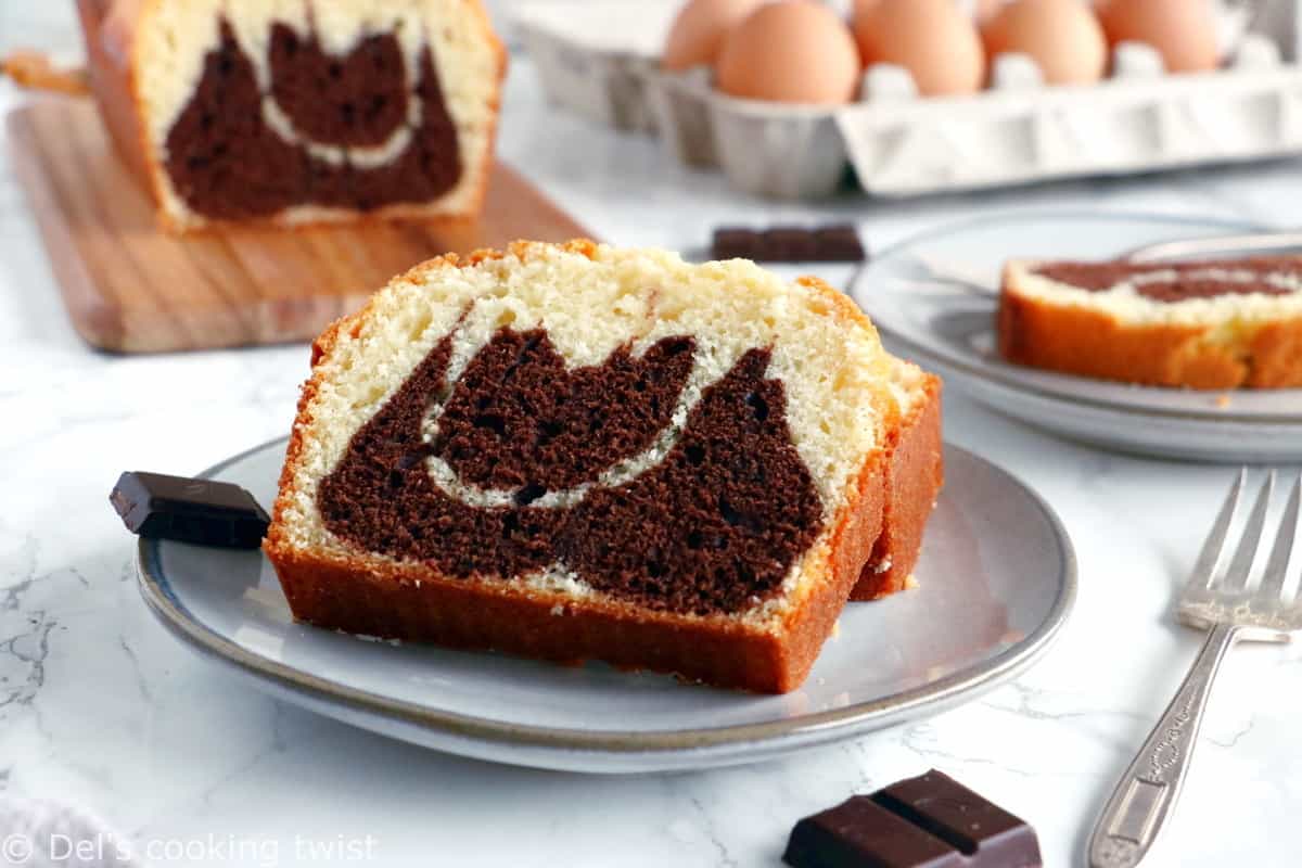 Easy Chocolate Marble Yogurt Cake has become a basic recipe in my house. It's light, fluffy, moist, delicious, and ready in no time.