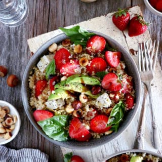 This balsamic strawberry quinoa salad with feta cheese makes an easy summer salad recipe, packed with refreshing flavors.