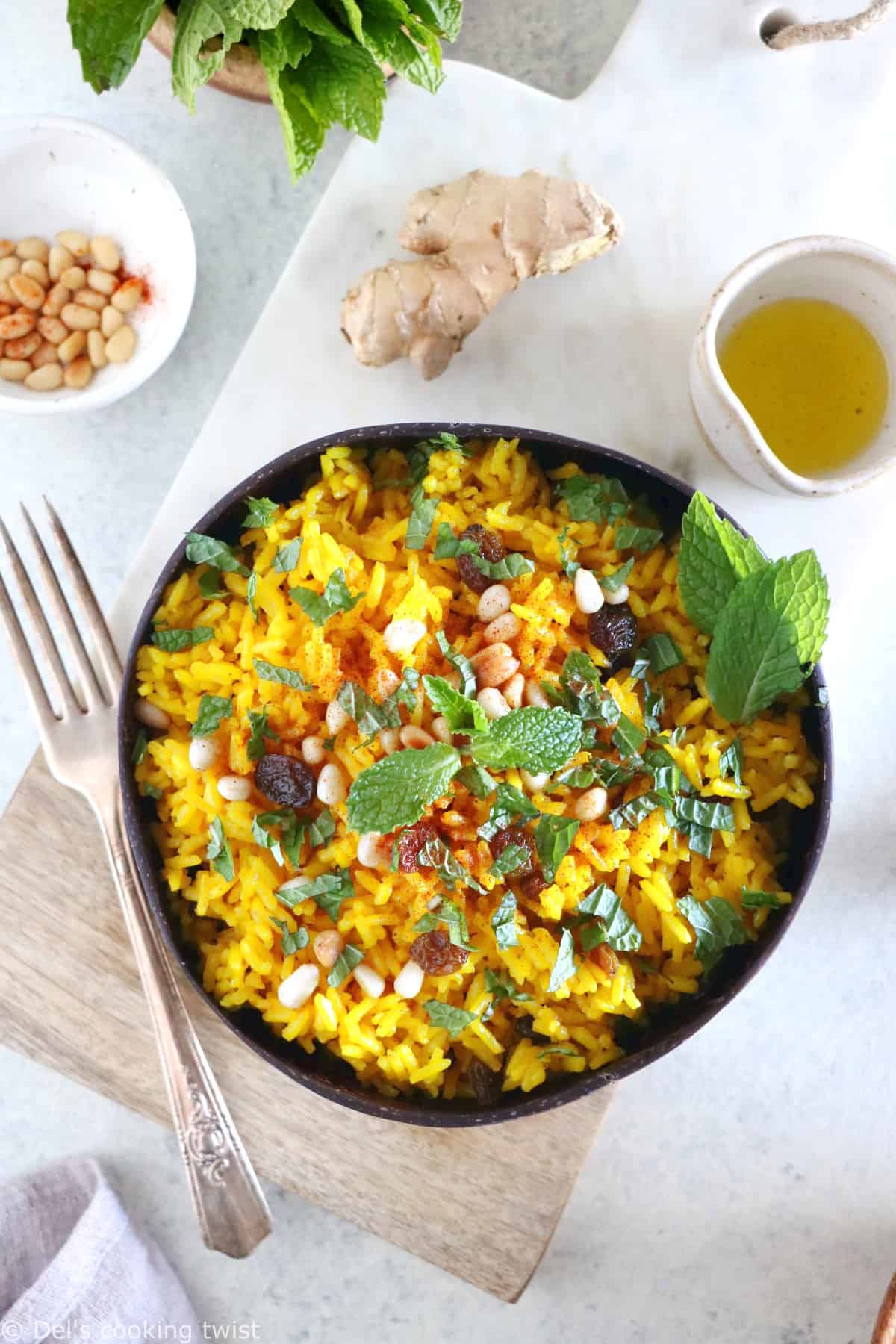 Plat De Riz Jaune - Une Portion De Riz Jaune Cuit Servi Avec Des