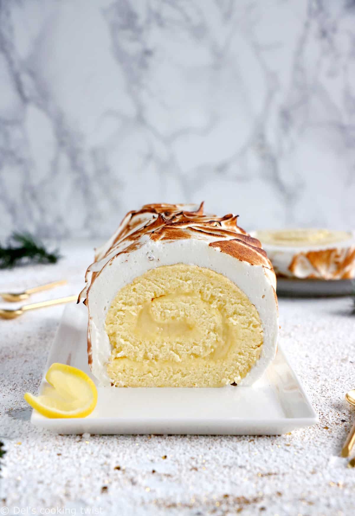 https://www.delscookingtwist.com/wp-content/uploads/2020/12/Lemon-Meringue-Roulade_4.jpg