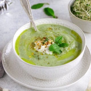 Soupe de courgettes et basilic - Recette légère - Un déjeuner de