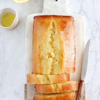 This lemon olive oil loaf cake is perfection. Rich, dense and loaded with subtle lemony flavors, it's the quick and easy dessert you need to have at hand anytime of the year!