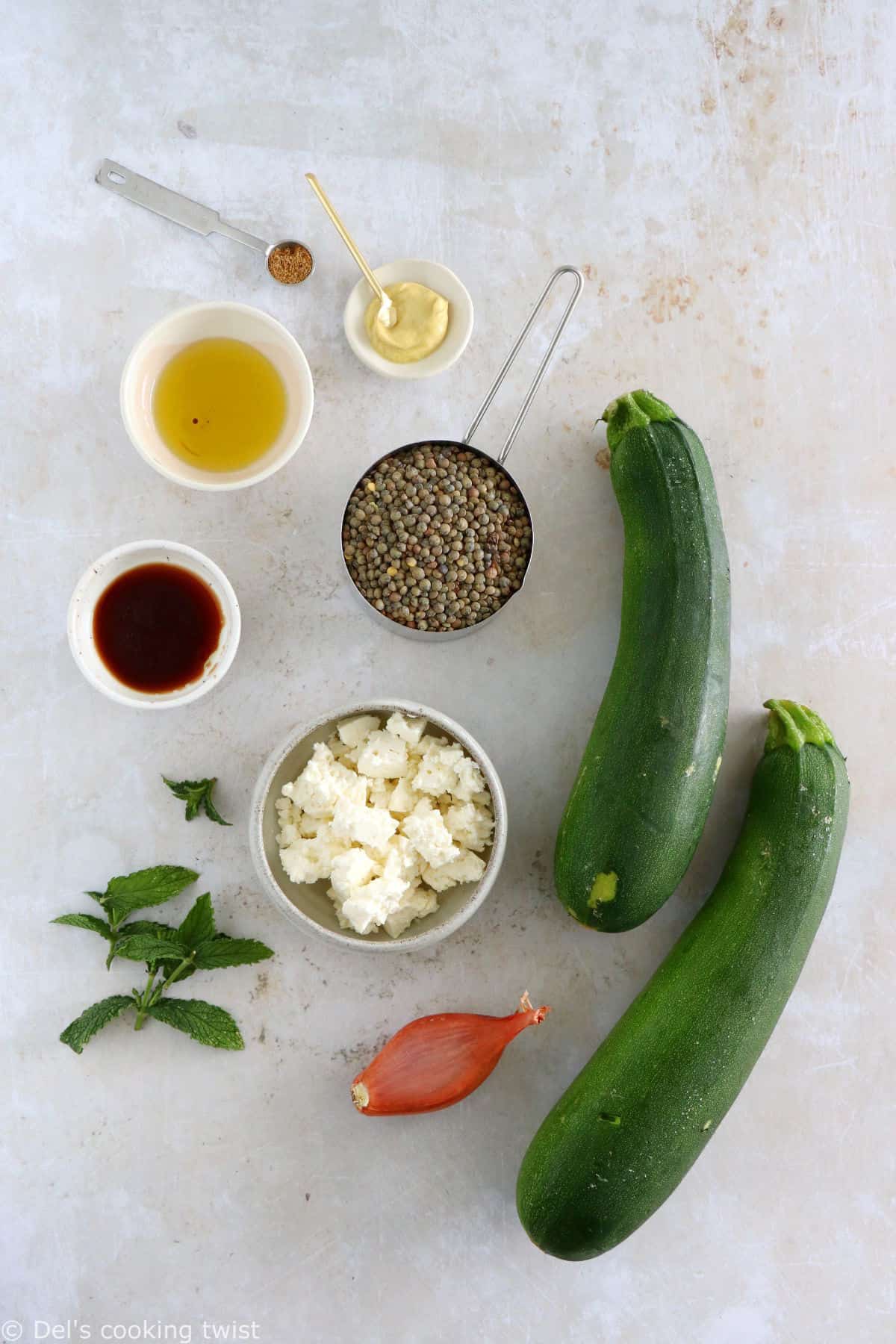 This simple lentil salad with zucchini, feta and mint is the perfect easy meal for busy days. Vegetarian, gluten-free and healthy, it's packed with wonderful refreshing flavors.