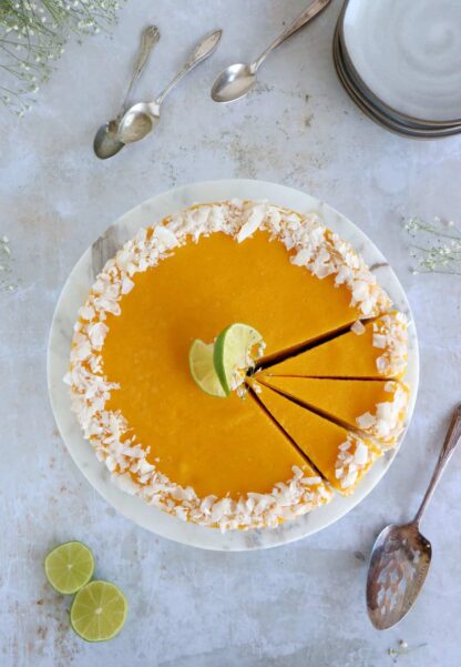 This raw coconut mango cheesecake is a very refreshing fruity dessert. Also vegan, gluten-free and naturally sweetened, it's the ultimate healthy dessert to indulge in!