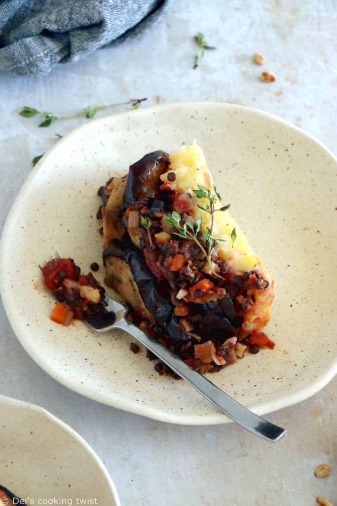 Retrouvez dans cette moussaka végétarienne des aubergines, des saveurs légèrement fumées et une sauce béchamel crémeuse.