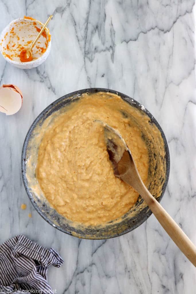 Ces pancakes à la citrouille, ou pumpkin pancakes en anglais, sont réalisés avec de la purée de citrouille et des épices chaudes d'automne.