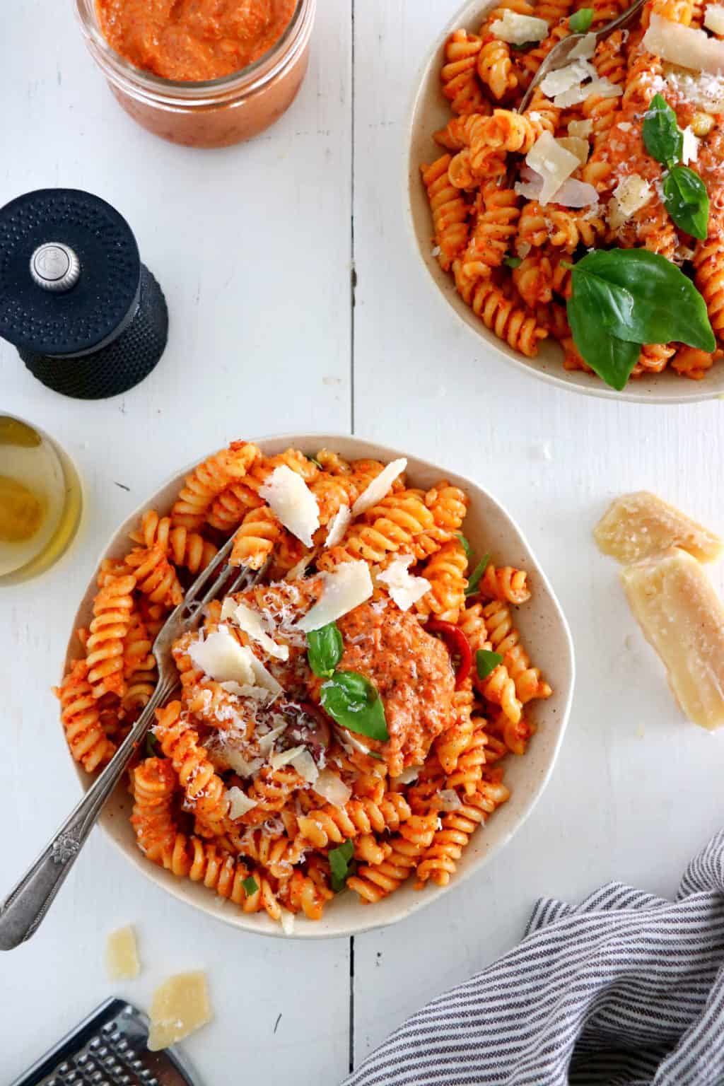 Roasted Red Pepper & Cashew Pasta - Del's cooking twist