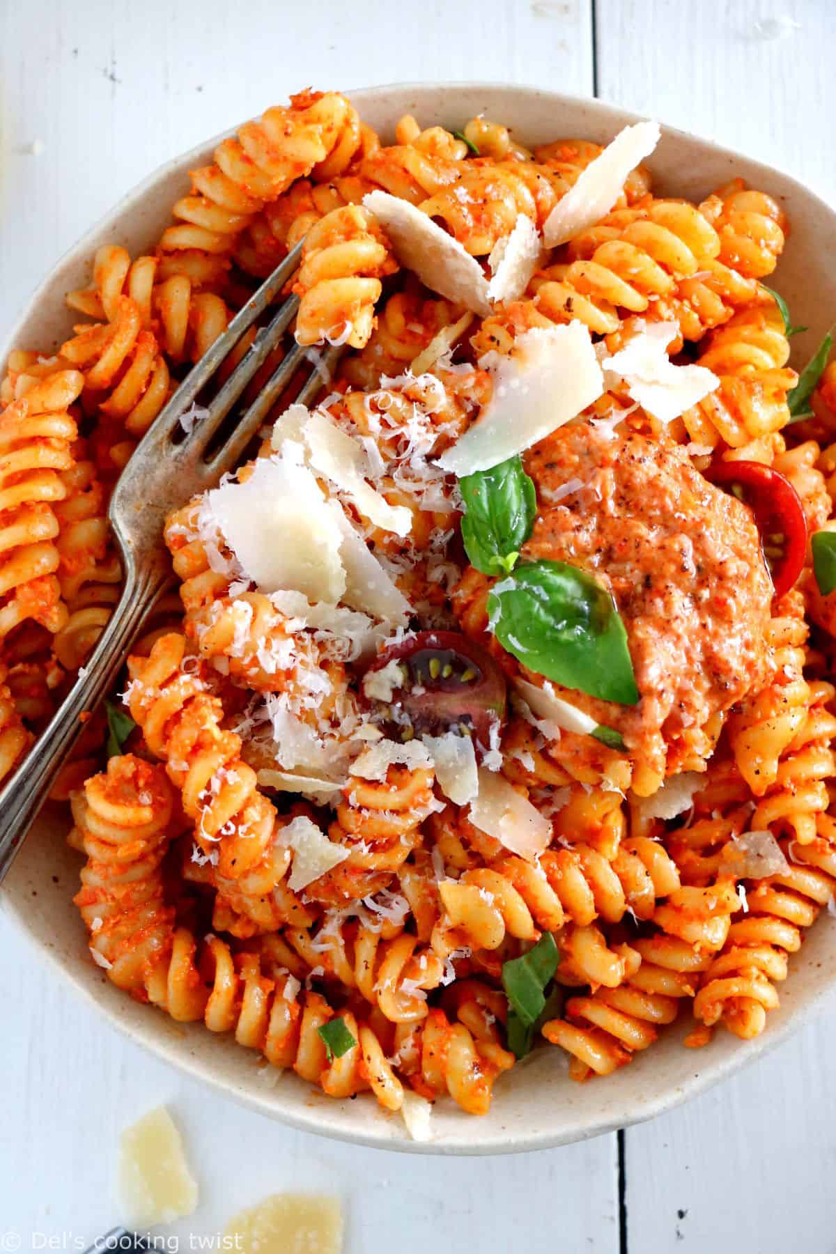 Roasted Red Pepper & Cashew Pasta - Del's cooking twist