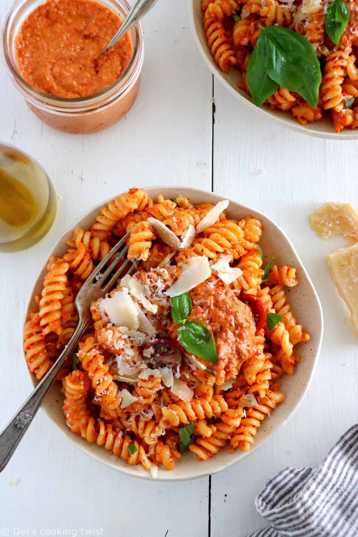 Roasted Red Pepper & Cashew Pasta - Del's cooking twist