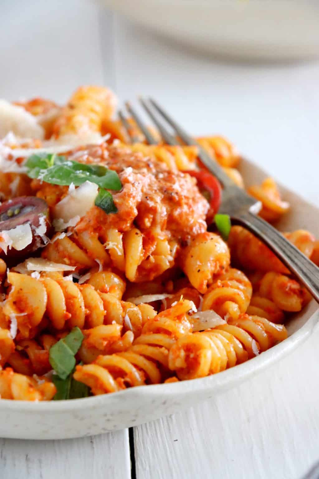 Roasted Red Pepper & Cashew Pasta - Del's cooking twist