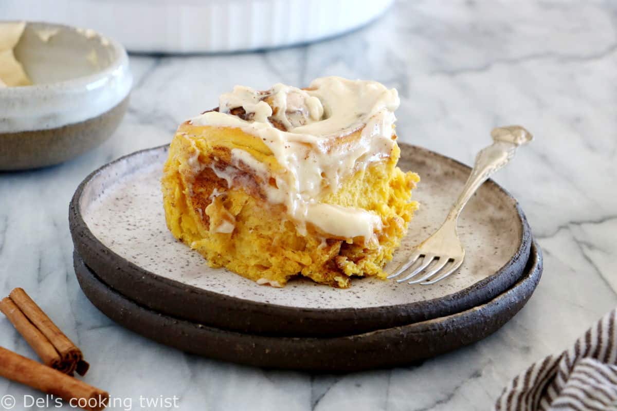 Les petites brioches roulées à la courge et parfumées à la cannelle (pumpkin rolls) sont la petite douceur d'automne par excellence.