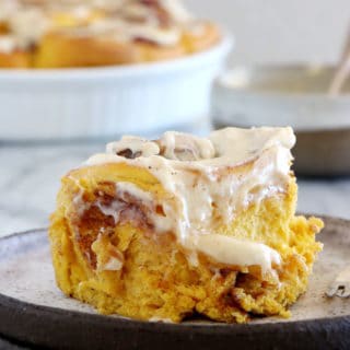 Les petites brioches roulées à la courge et parfumées à la cannelle (pumpkin rolls) sont la petite douceur d'automne par excellence.