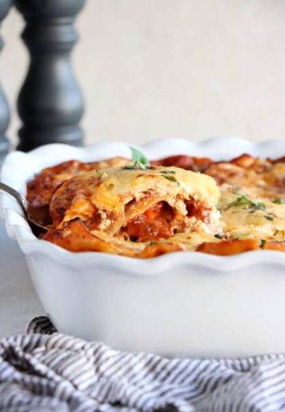Ces lasagnes aux épinards, champignons et ricotta sont de délicieuses lasagnes végétariennes maison.