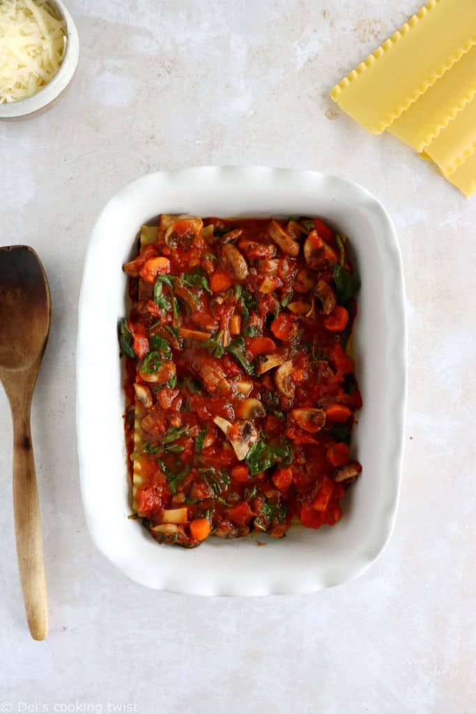 Ces lasagnes aux épinards, champignons et ricotta sont de délicieuses lasagnes végétariennes maison.