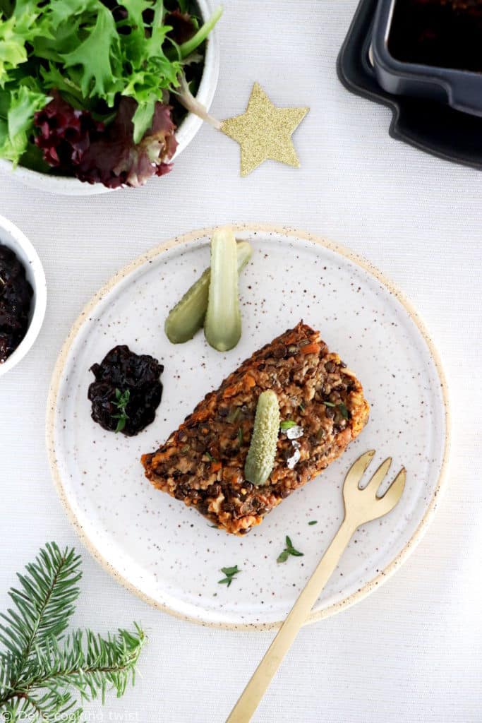 La terrine de lentilles et courge butternut est une incroyable terrine vegan, réalisée avec des ingrédients sains et nutritifs, savemment assaisonnés.