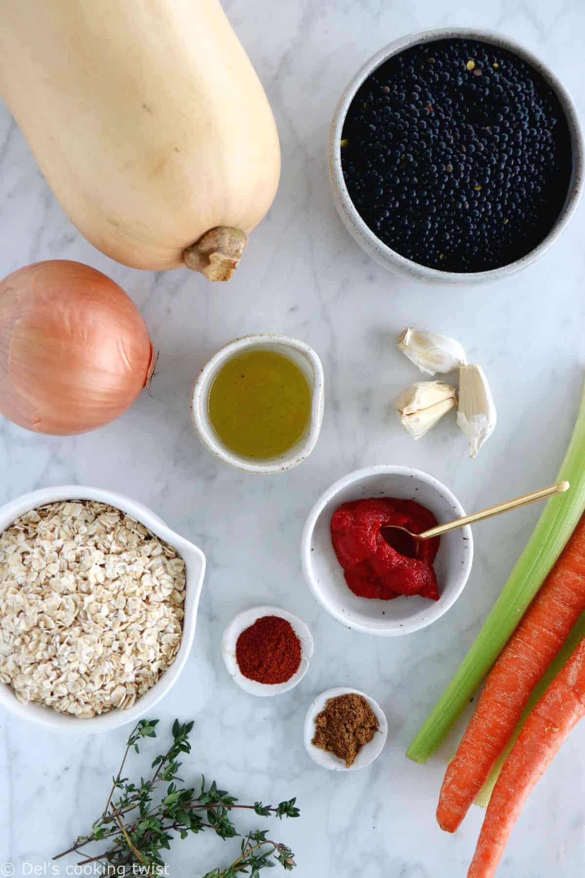 La terrine de lentilles et courge butternut est une incroyable terrine vegan, réalisée avec des ingrédients sains et nutritifs, savemment assaisonnés.