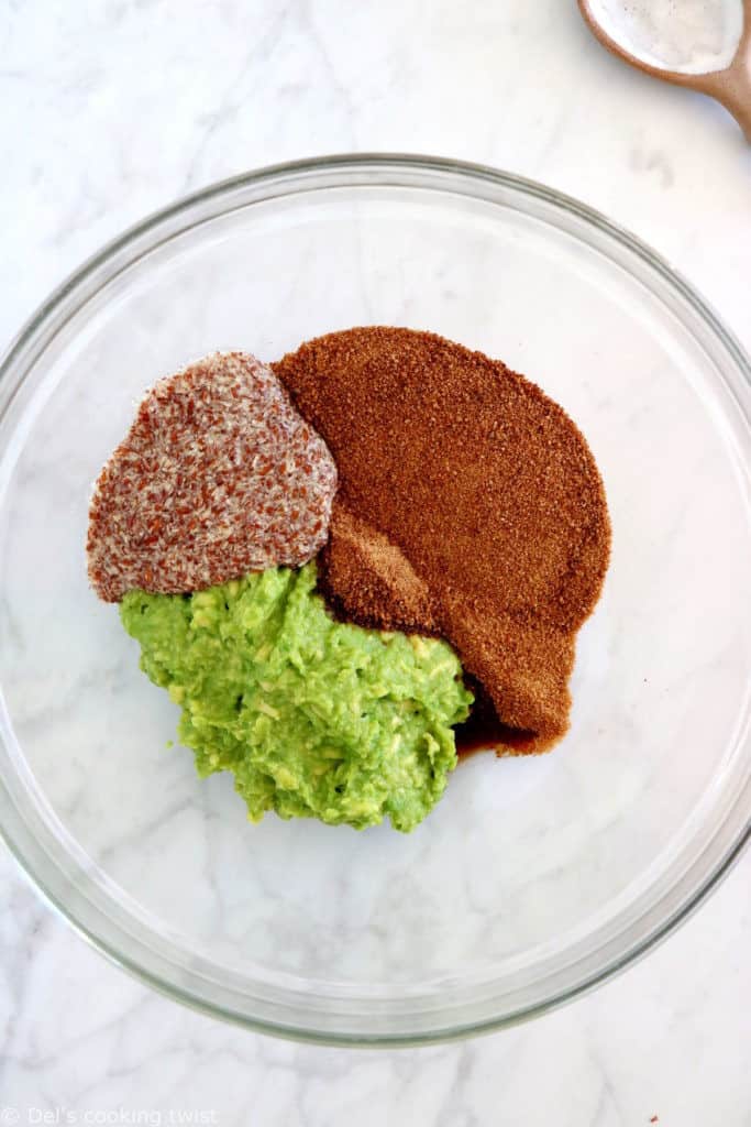 Réalisés avec de l'avocat écrasé en lieu et place du beurre, ces cookies au chocolat et à l'avocat sont sucrés naturellement, sans lactose et également disponibles en version vegan.