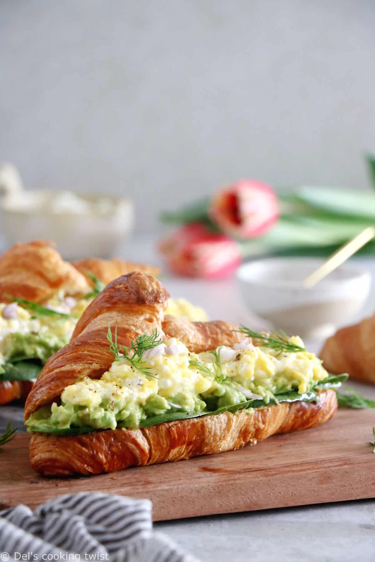 Scrambled Egg Croissant Breakfast Sandwich - Del's cooking twist