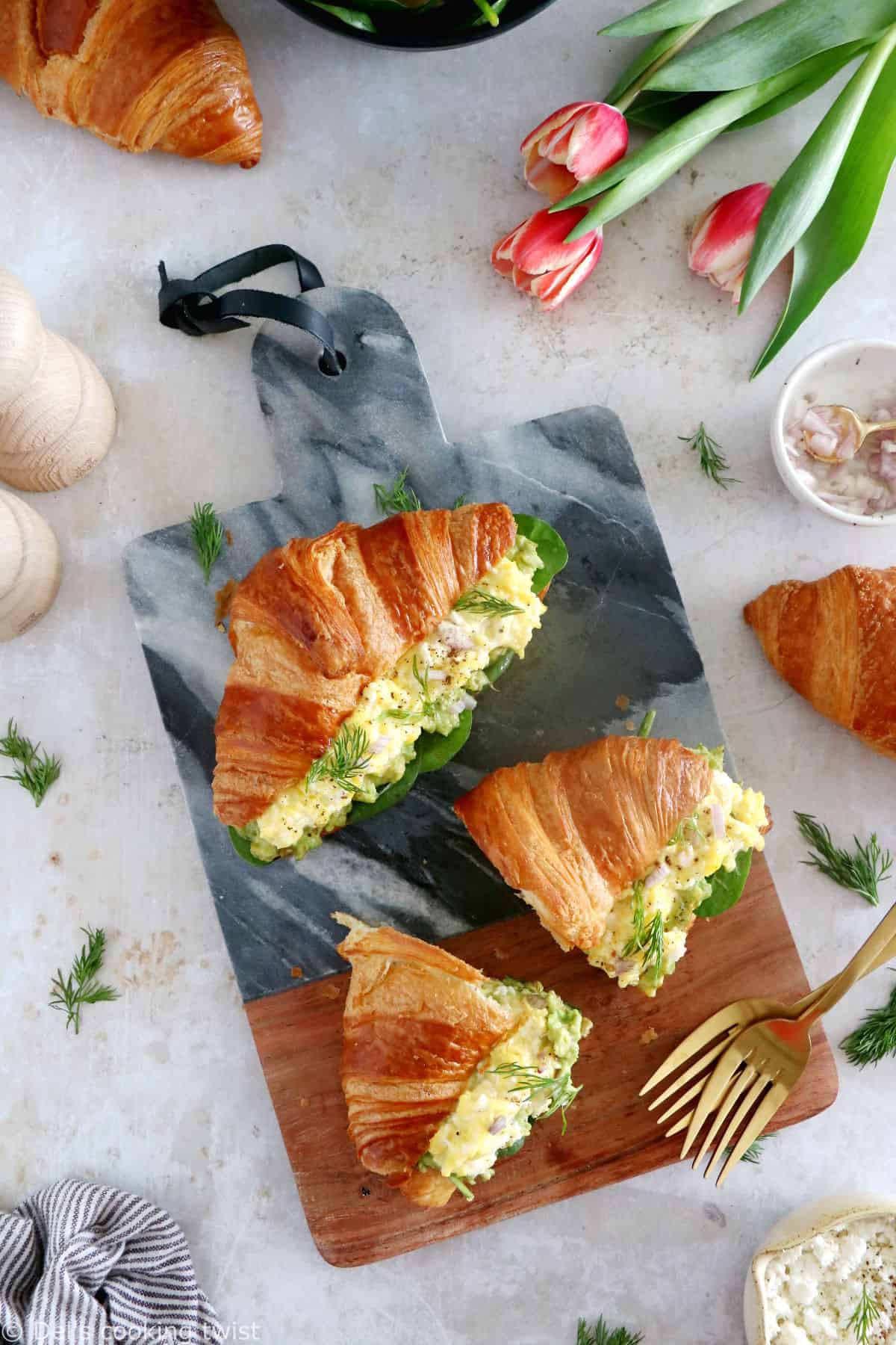 https://www.delscookingtwist.com/wp-content/uploads/2022/03/Scrambled-Egg-Croissant-Breakfast-Sandwich_9.jpg