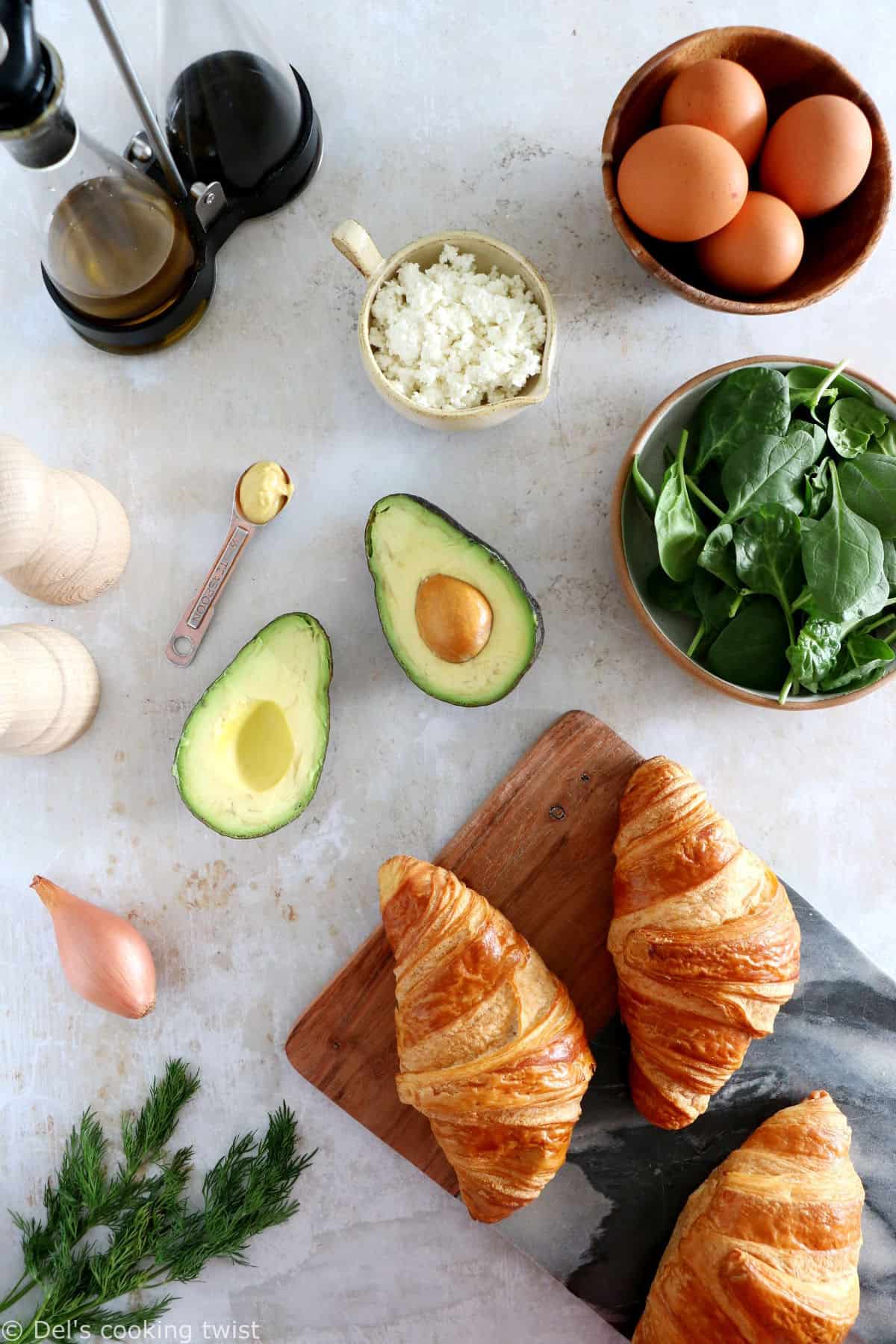 https://www.delscookingtwist.com/wp-content/uploads/2022/03/Scrambled-Egg-Croissant-Breakfast-Sandwich_Ingredients.jpg