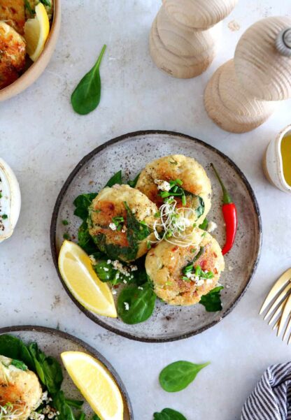 Spinach and feta quinoa patties are vegetarian, nutritious, and a great meatless option everyone loves. Serve with the lemon yogurt dip!